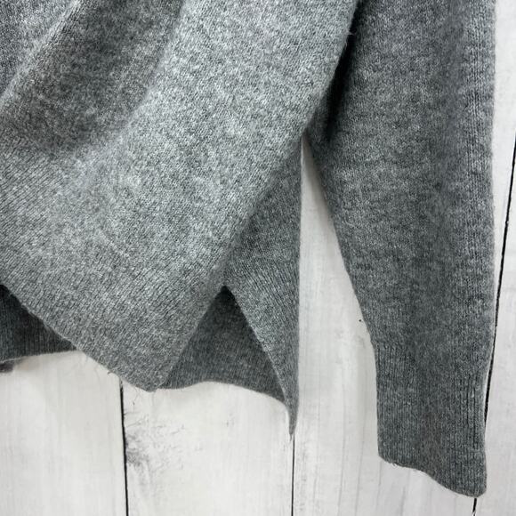 LOFT Outlet (L) Petite Womens Gray Knit Faux Pearl Softgirl Pullover Sweater - Picture 5 of 7